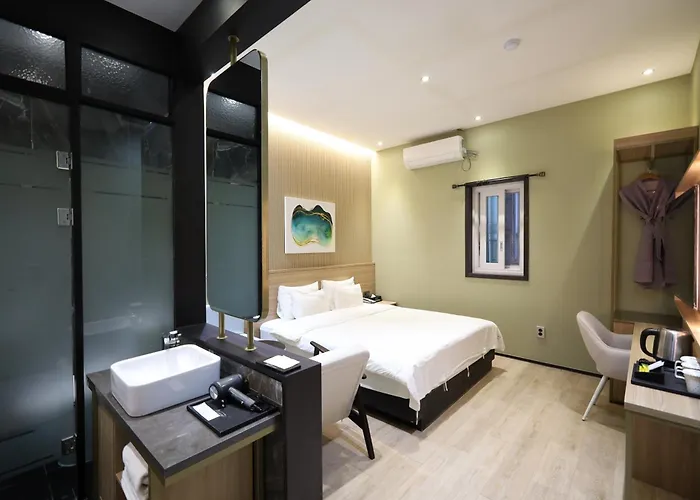Almond Hotel Busan Station