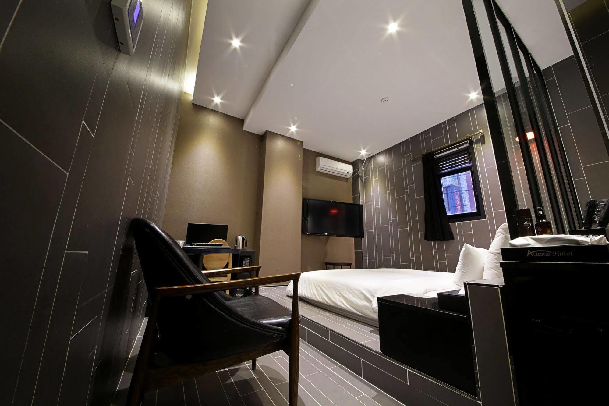 Hotel Almond Station