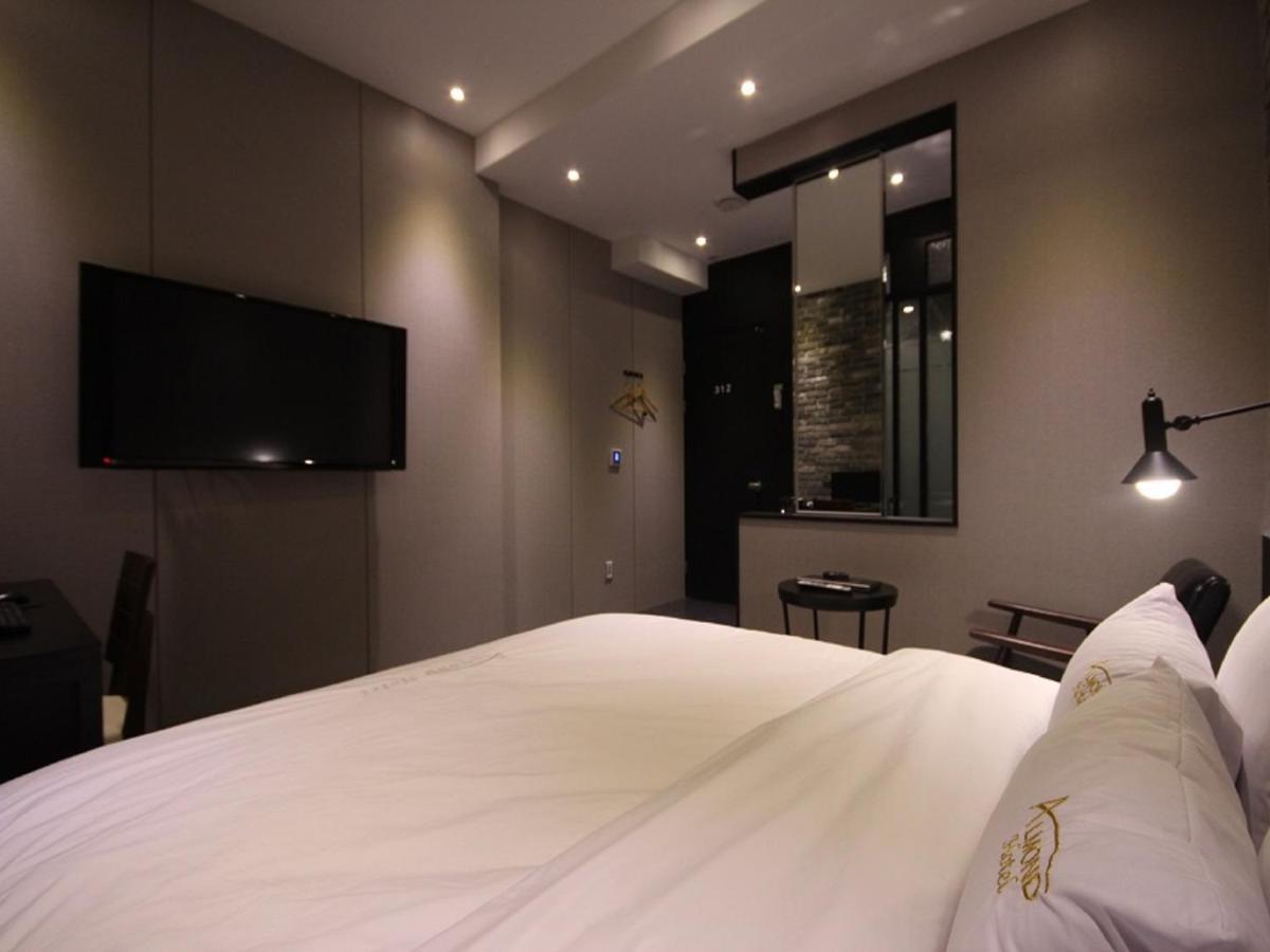 Almond Station Hotel 3*